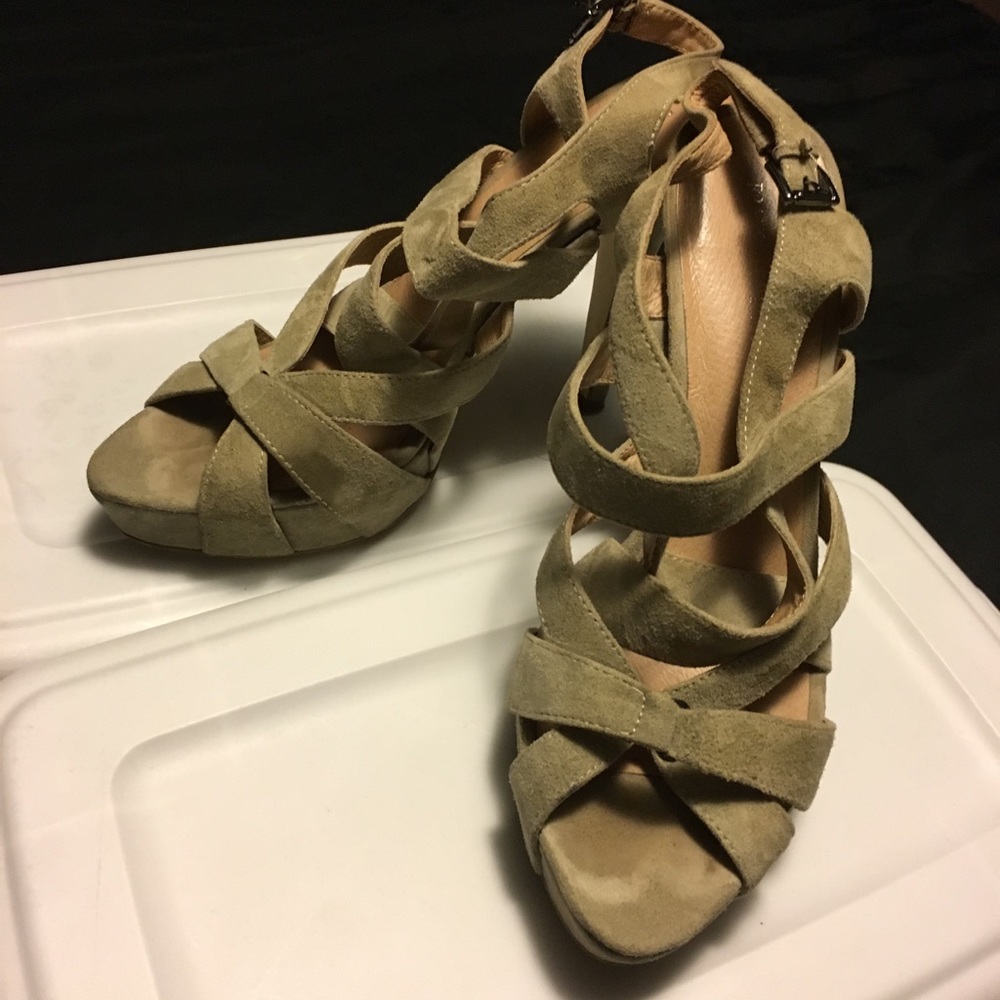 Shoes - Picture 2 of 4